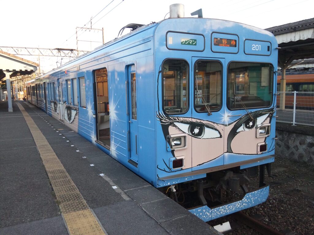 忍者列車（青色）