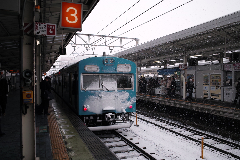 和歌山駅雪景色