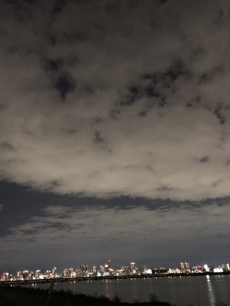 夜空の雲もまた風流なり