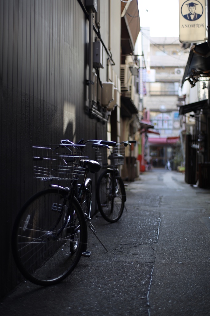 路地裏と自転車