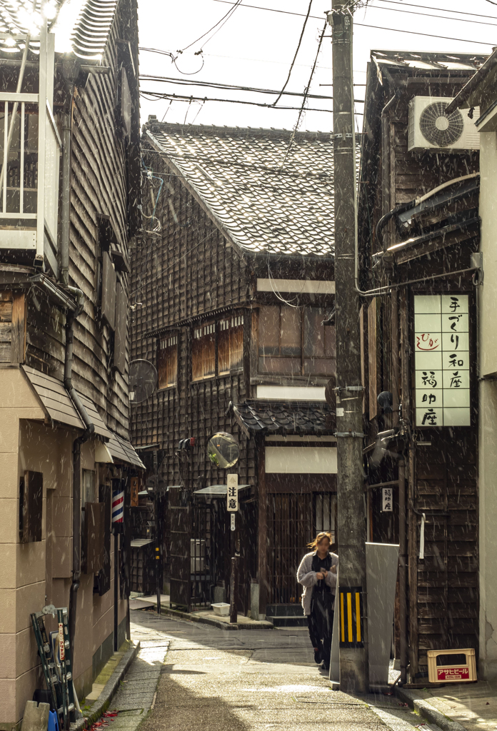 古き雨の街