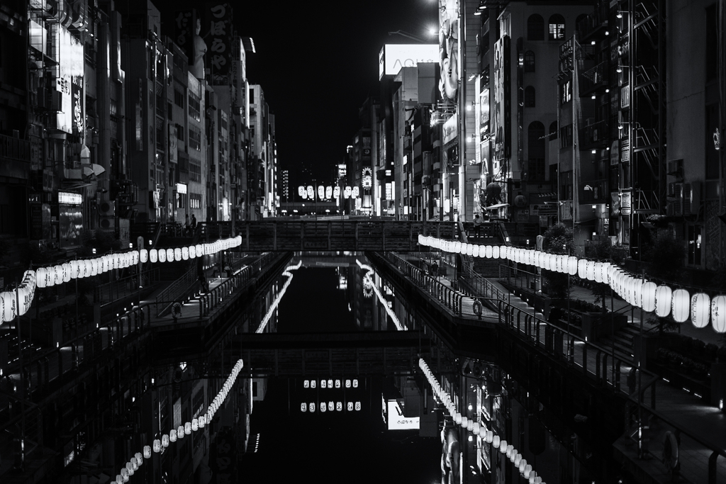 DOTONBORI B&W