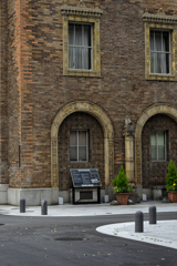 4 windows 1 corner