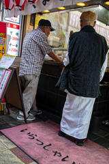 般若湯を嗜む僧侶