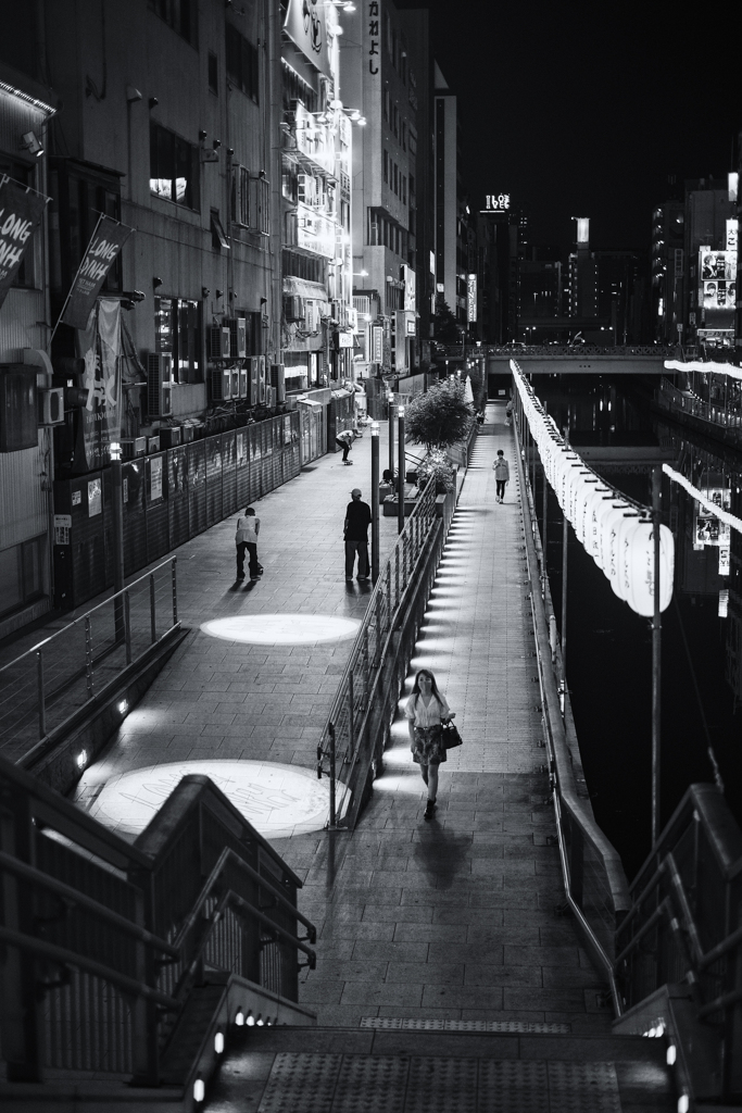 DOTONBORI B&W