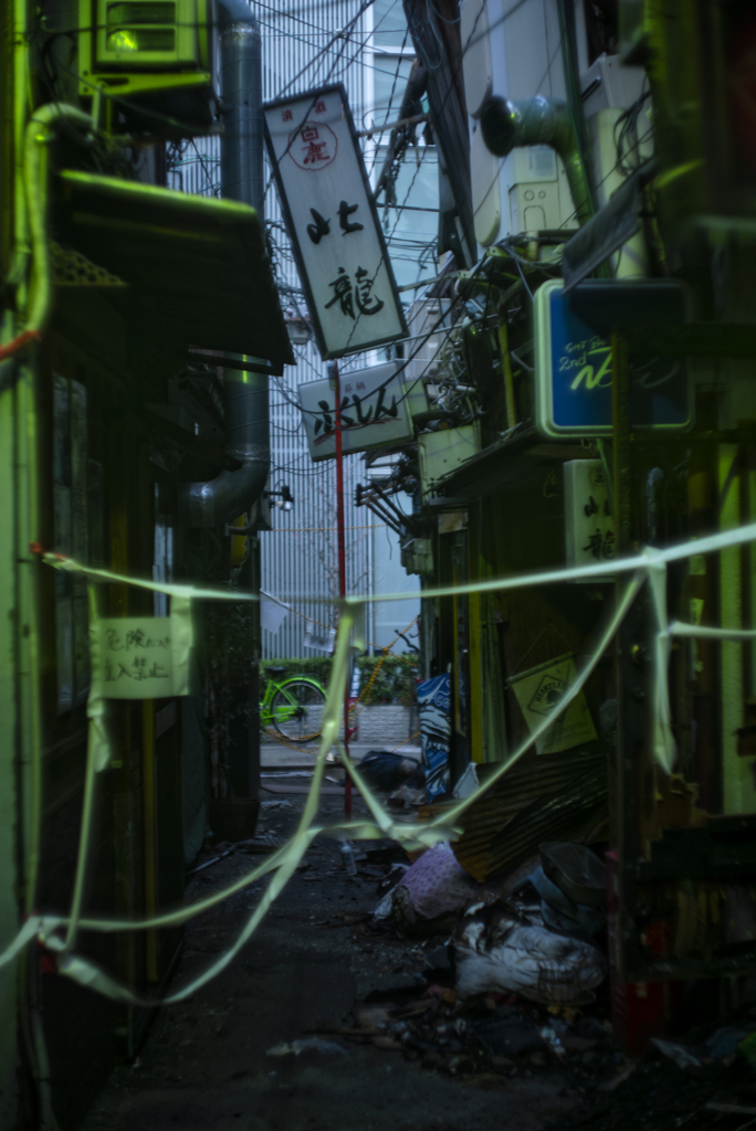 灰塵ト化ス　お初天神裏参道