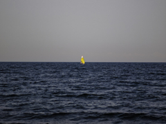 鉛色の海