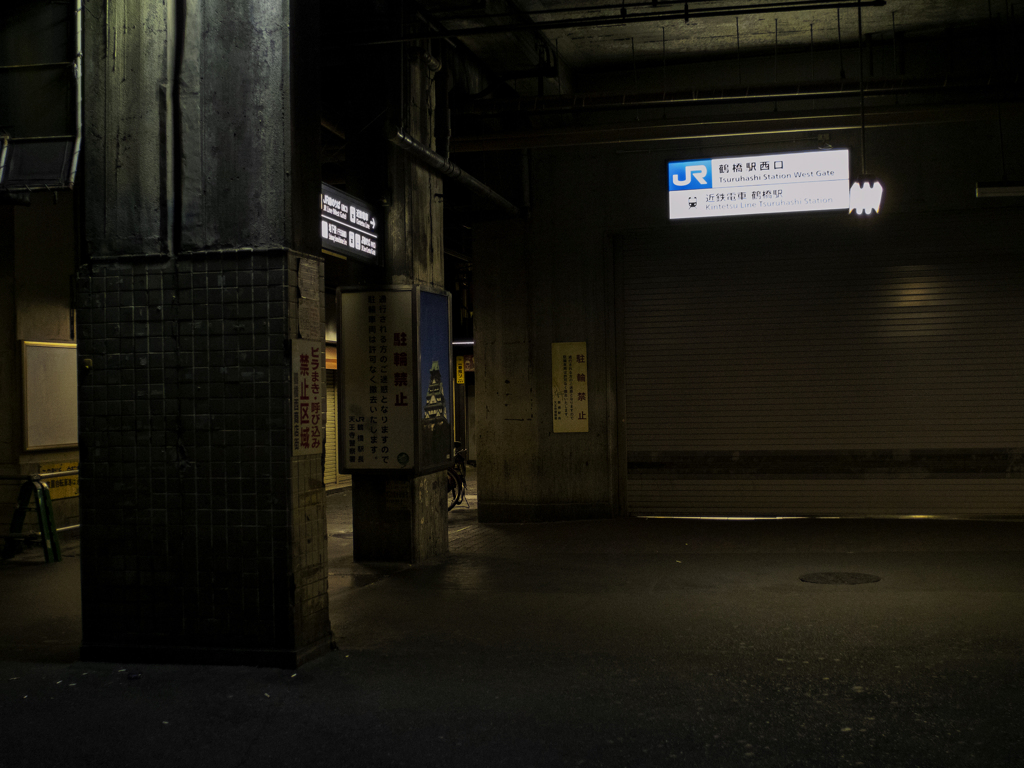 終電後の鶴橋駅