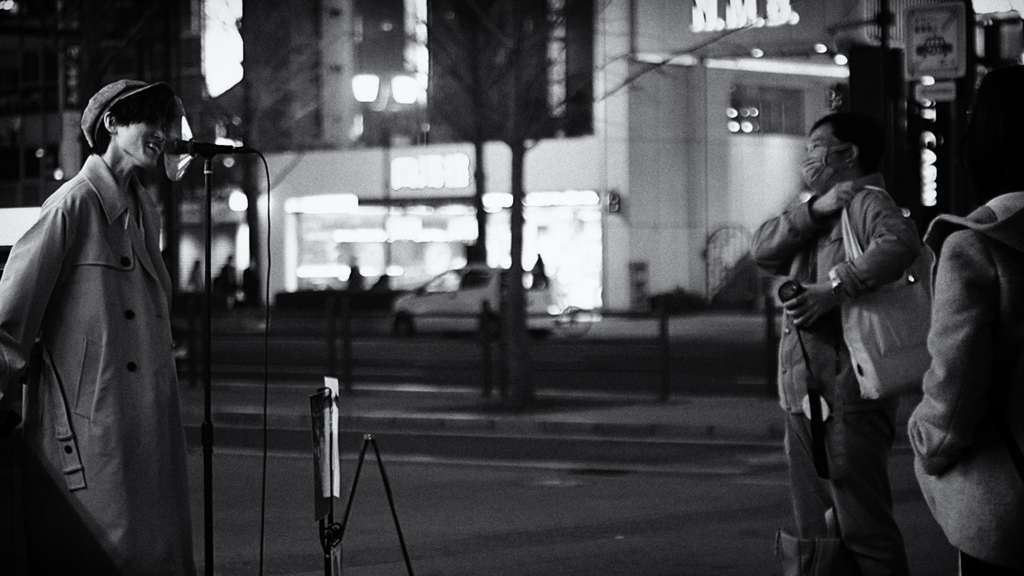 Street-musician_from 4K movie