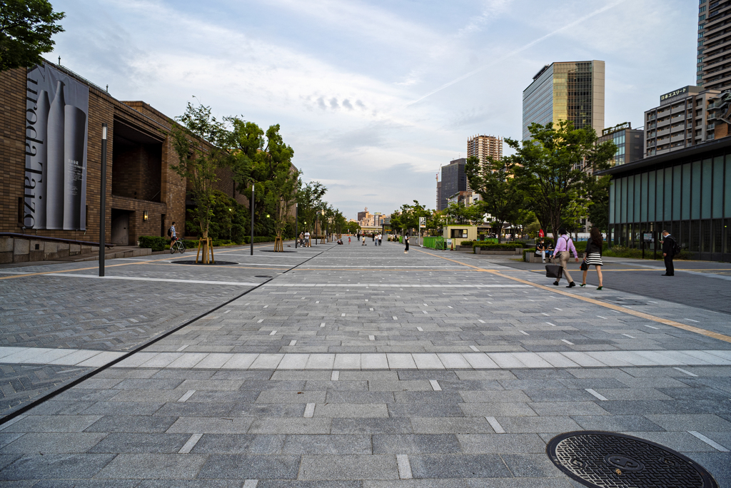 tiny-nomad 010-100 : NEW PUBLIC SQUARE
