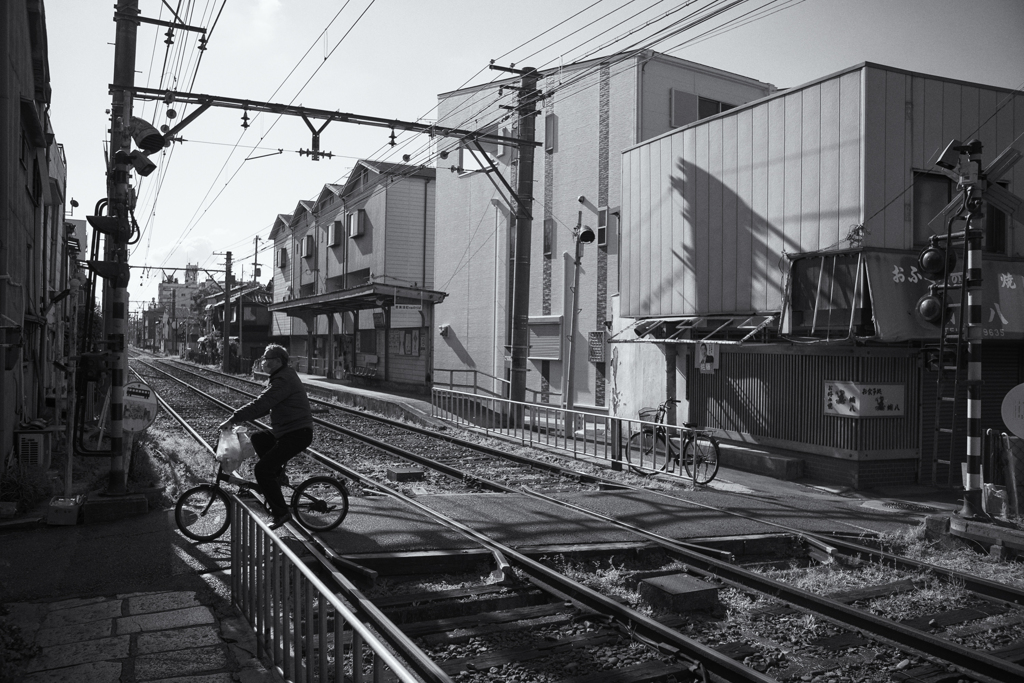 monochrome kita-tengachaya station