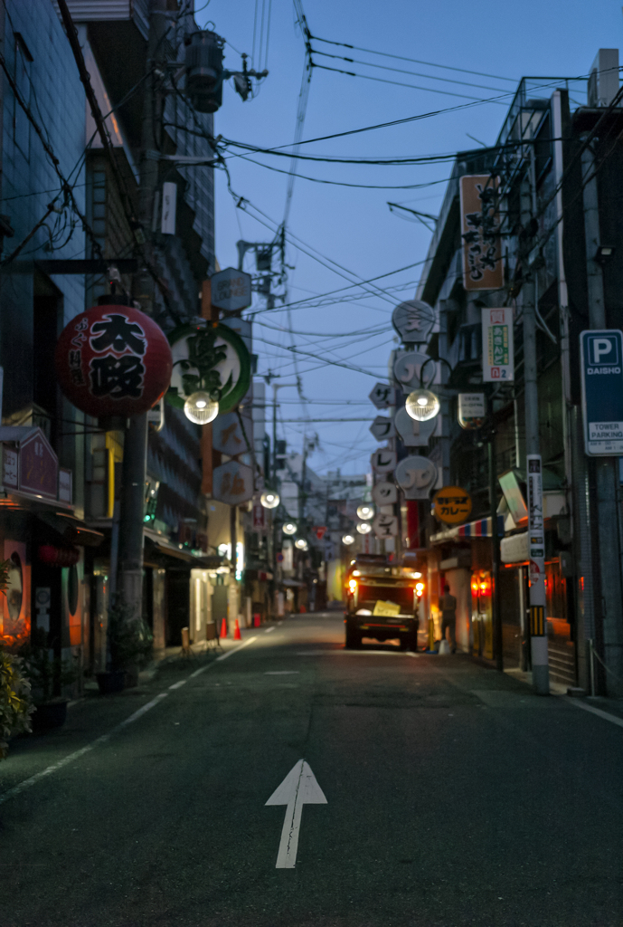 夜明けのキャバレーストリート