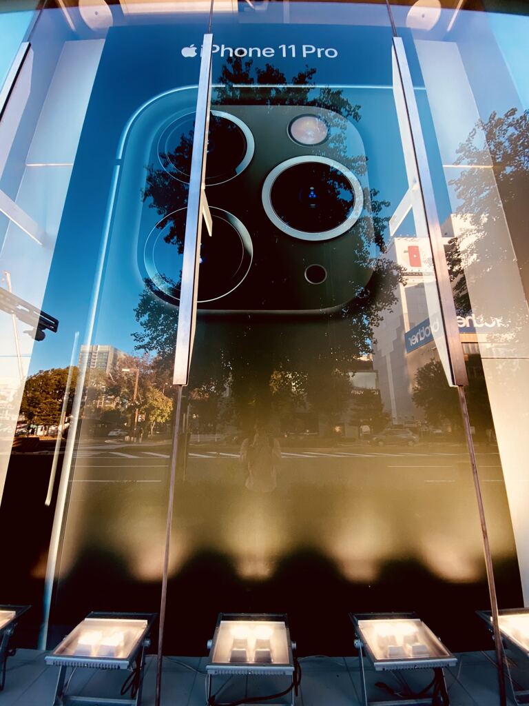 iPhone11でiPhone11を撮る