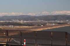 河北潟の上に見える立山連峰