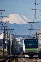 富士山を背に横浜を駆ける