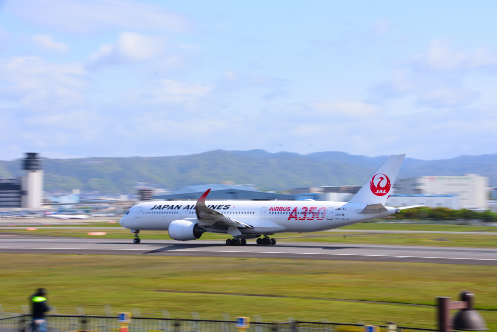 赤色マークのエアバス A350（JA01XJ）来阪④