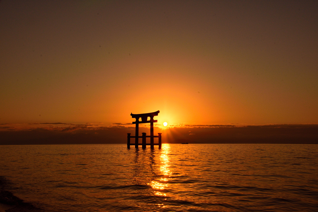 白鬚の夜明け