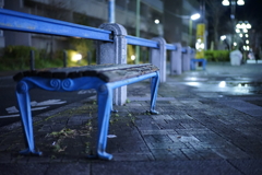 青いベンチ