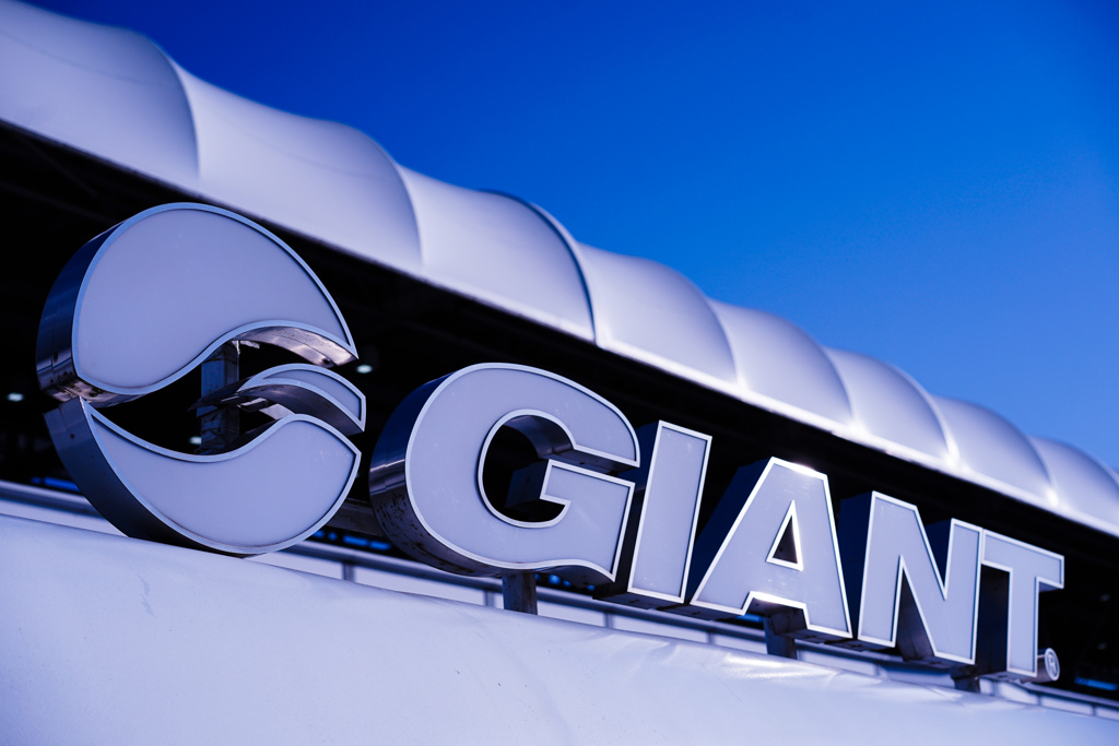 GIANT®