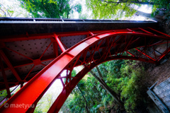 赤いアーチ橋