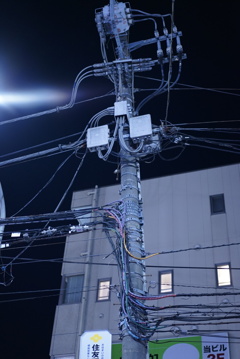 情報量が多すぎる電柱