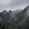 雨の覚円峰