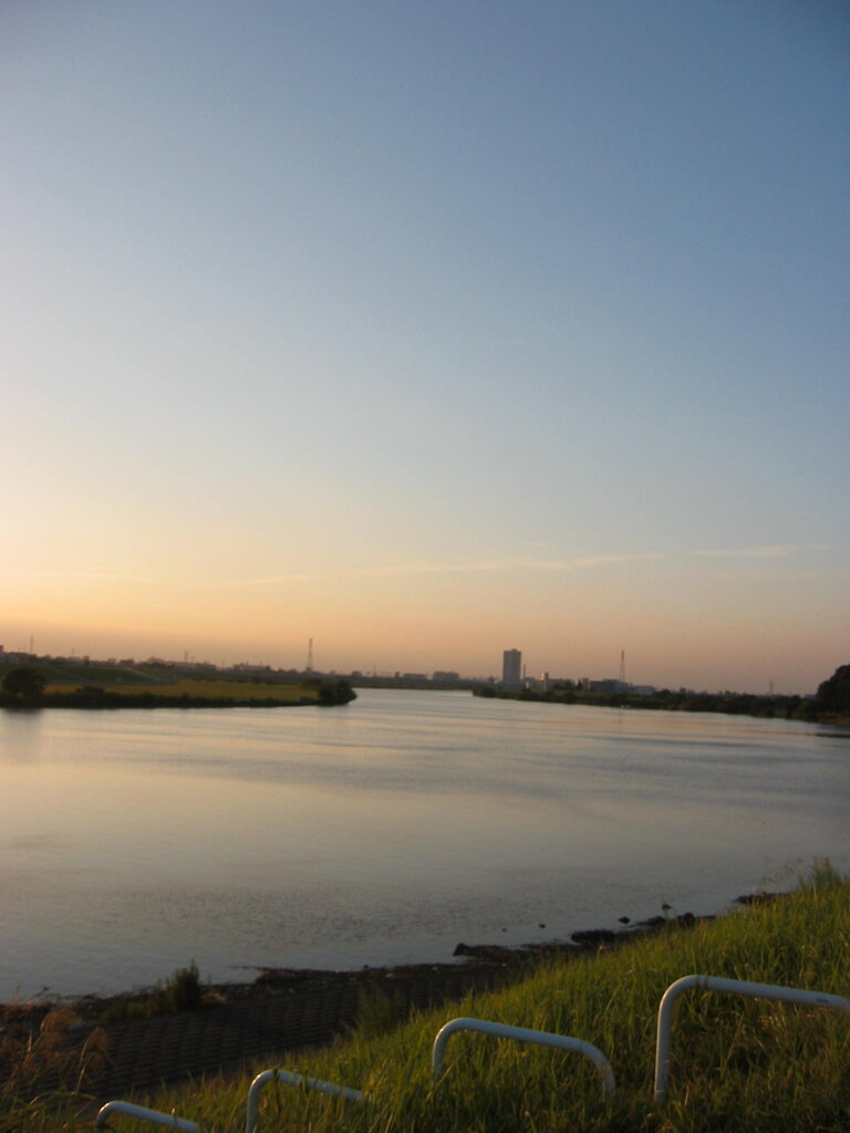 市川市の江戸川の土手から松戸へサイクリング中の撮影