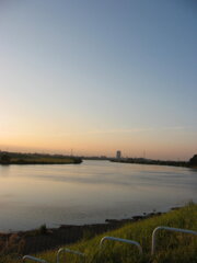 市川市の江戸川の土手から松戸へサイクリング中の撮影