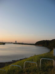 市川市の江戸川の土手から松戸へサイクリング中の撮影