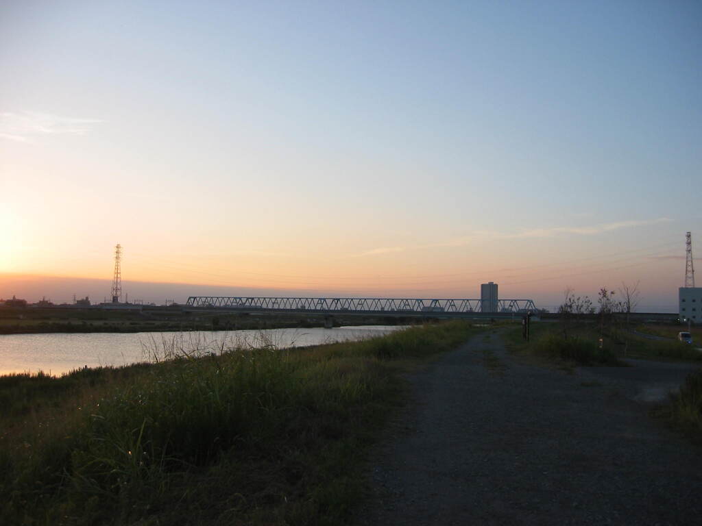 市川市の江戸川の土手から松戸へサイクリング中の撮影