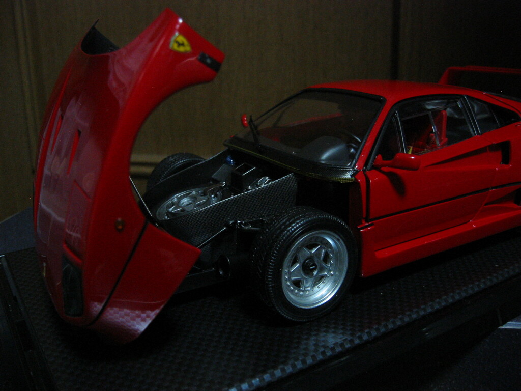 イタレリ 1/16 フェラーリF40