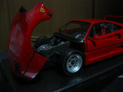 イタレリ 1/16 フェラーリF40