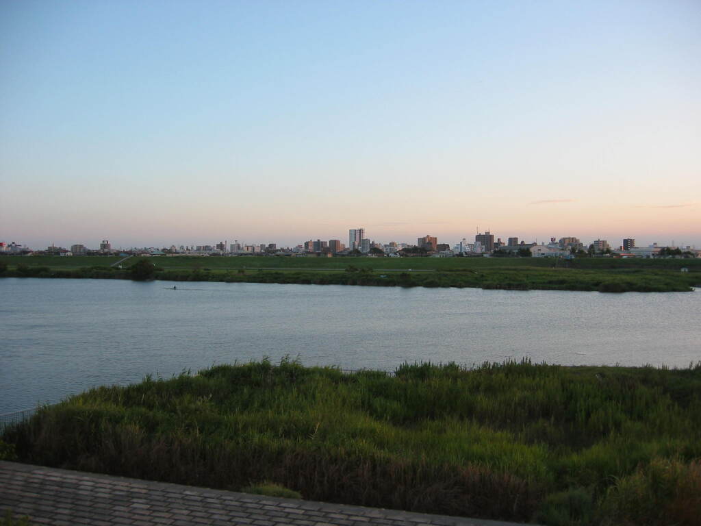 市川市の江戸川の土手から松戸へサイクリング中の撮影