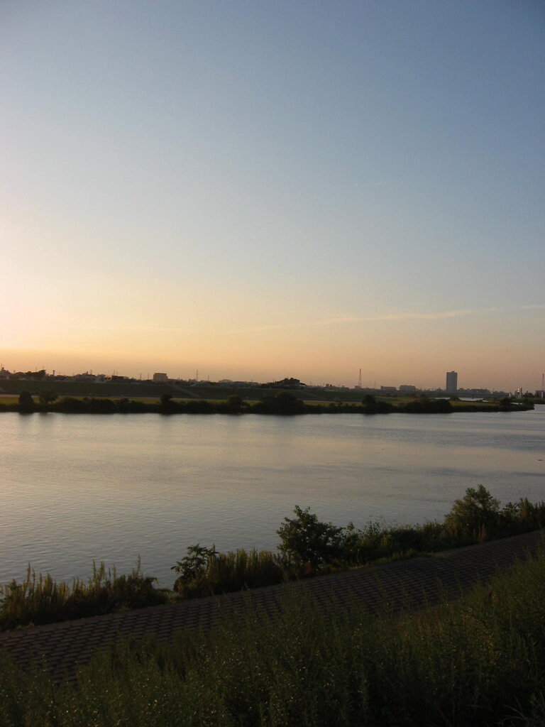 市川市の江戸川の土手から松戸へサイクリング中の撮影