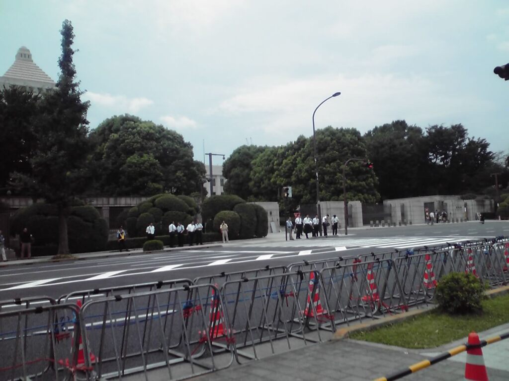 反原発官邸前抗議、国会正門エリア前