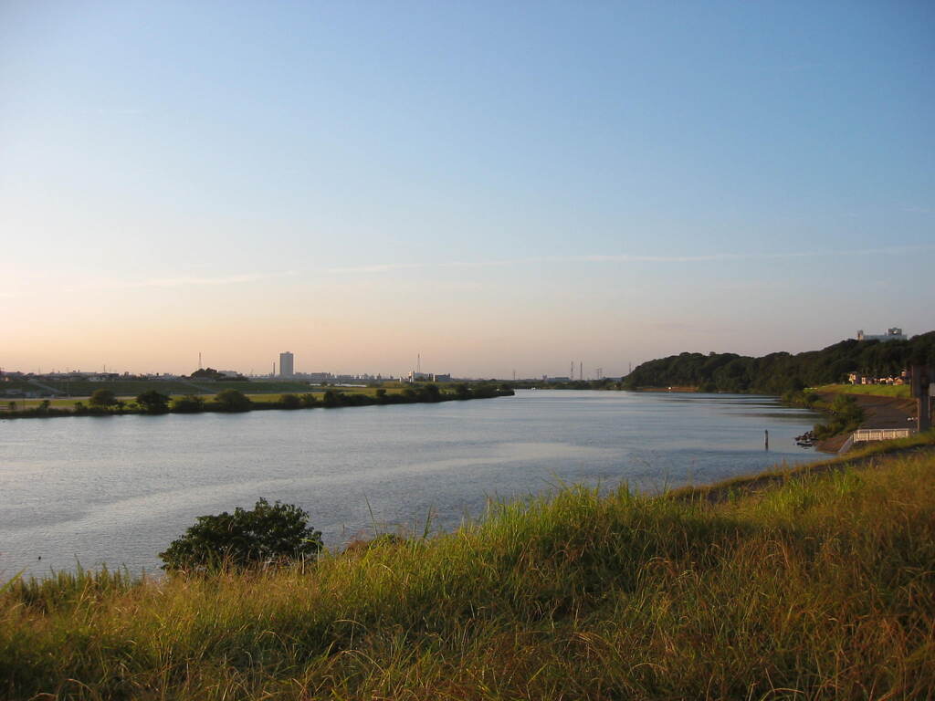 市川市の江戸川の土手から松戸へサイクリング中の撮影