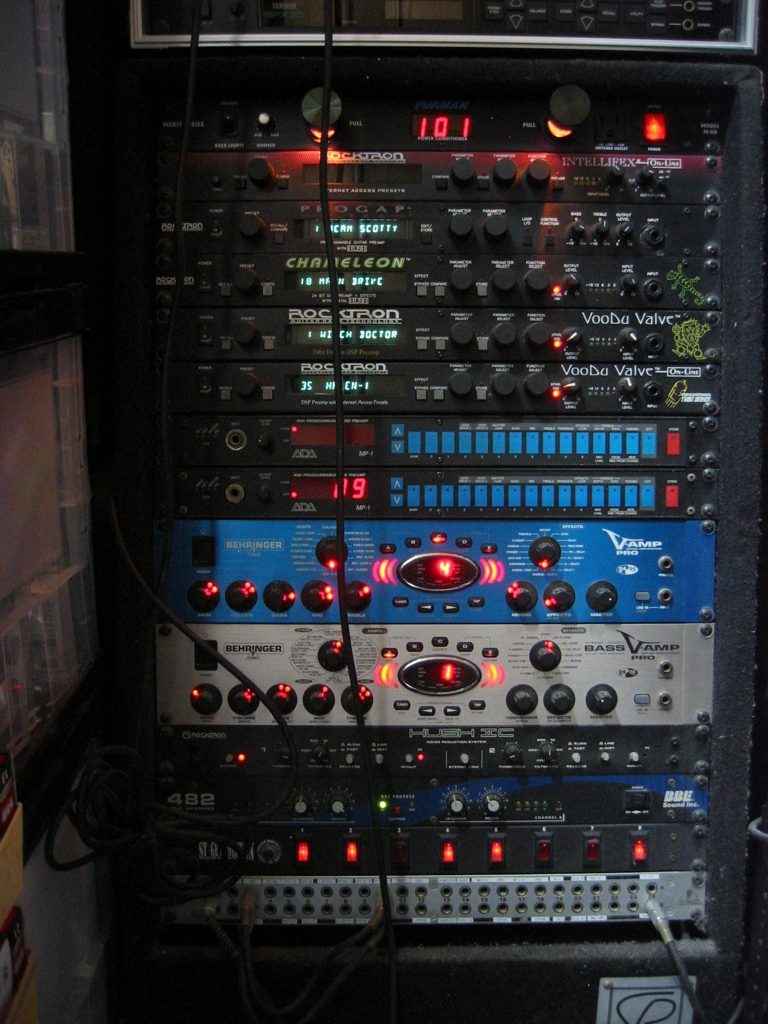 ラック式プリアンプ、エフェクター等