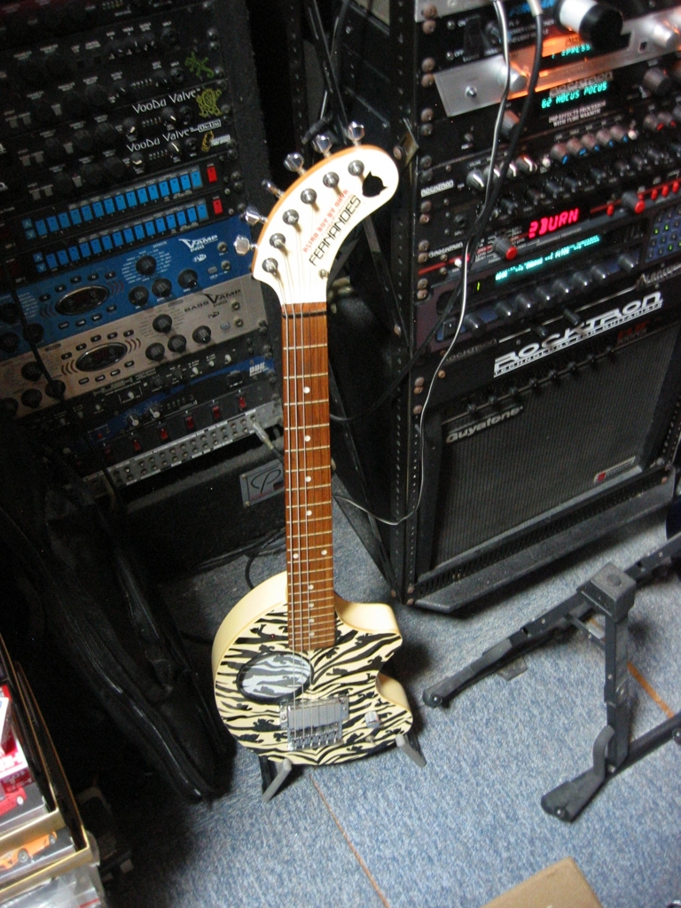 フェルナンデス　ZO-3 ギター