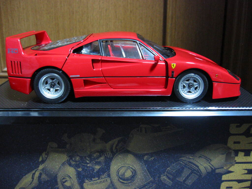 イタレリ　1/16 フェラーリF40