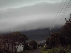 サイクリングロードにて遭遇した不気味な雲