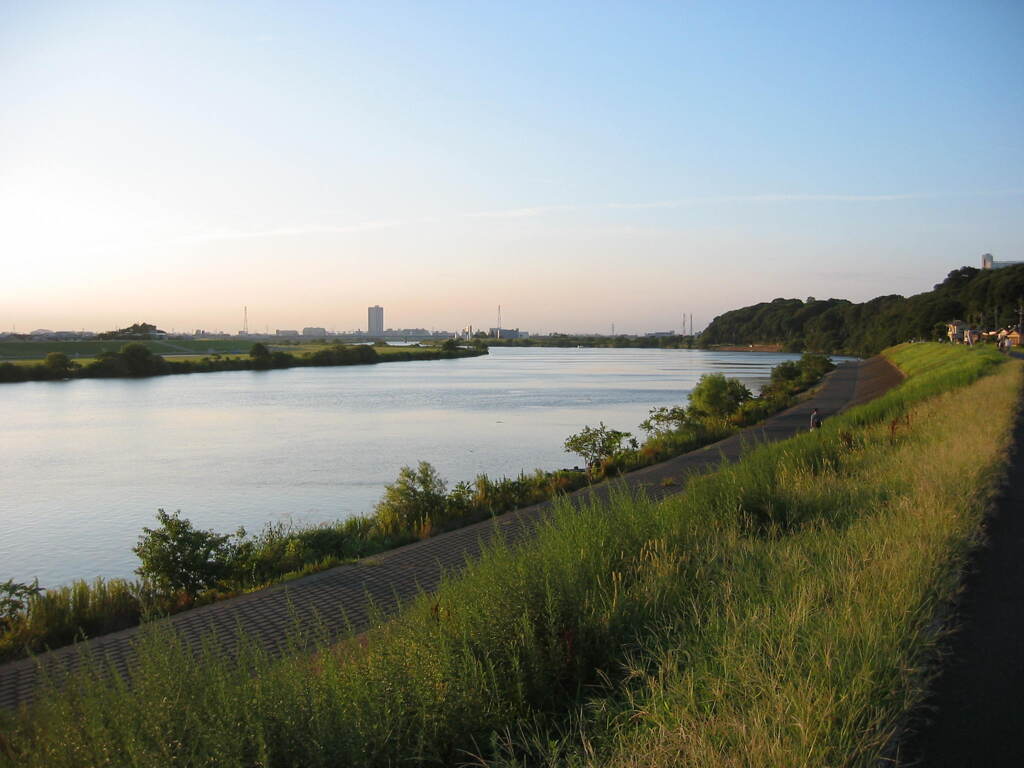 市川市の江戸川の土手から松戸へサイクリング中の撮影