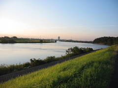 市川市の江戸川の土手から松戸へサイクリング中の撮影