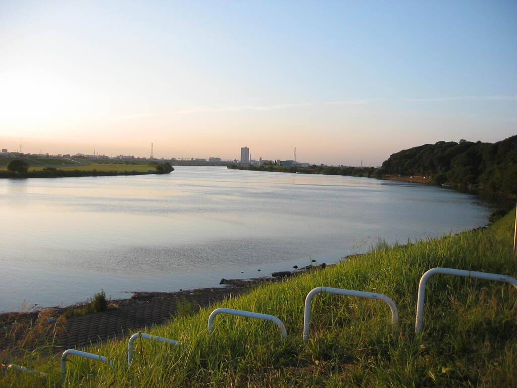 市川市の江戸川の土手から松戸へサイクリング中の撮影