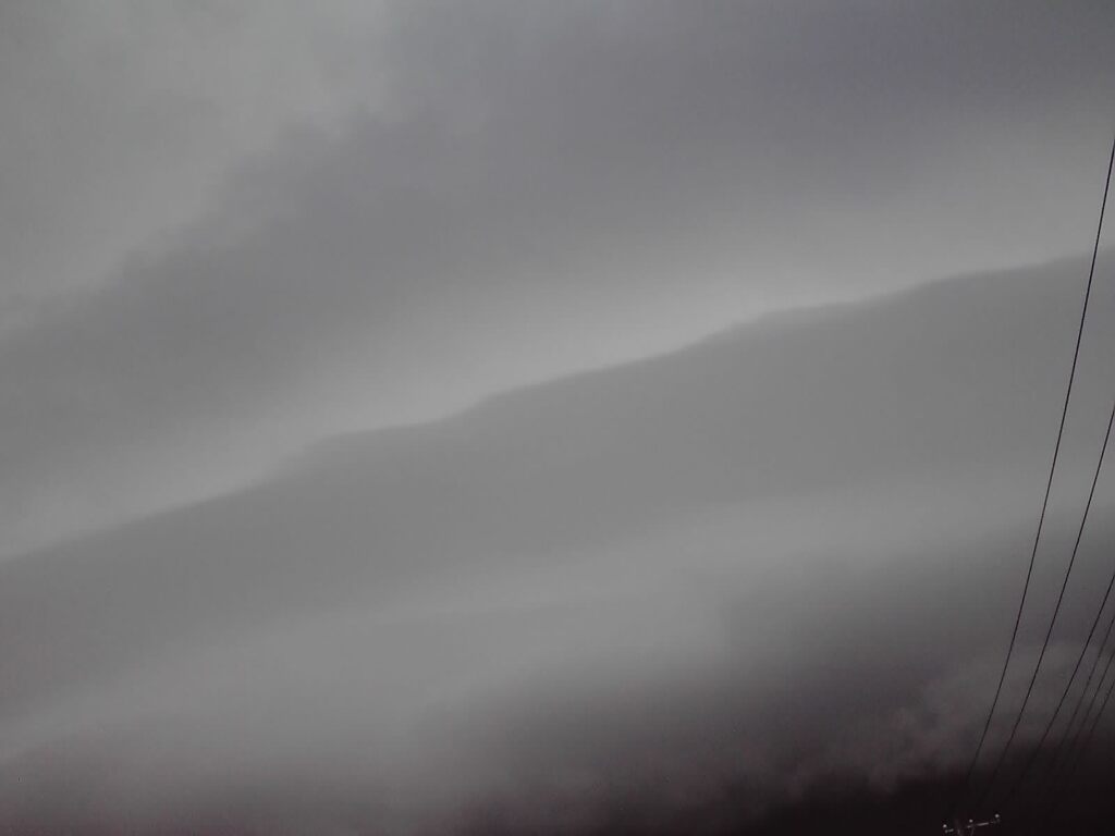 サイクリングロードにて遭遇した不気味な雲