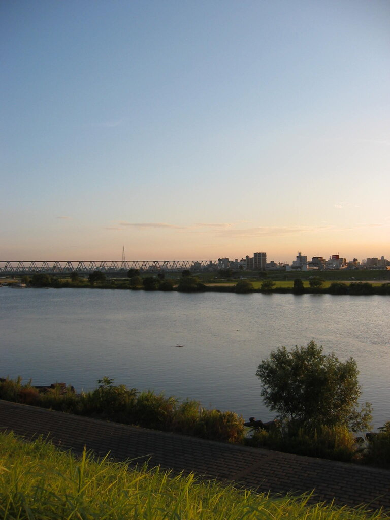 市川市の江戸川の土手から松戸へサイクリング中の撮影