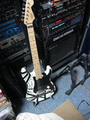 EVH ホワイト&ブラックのギター