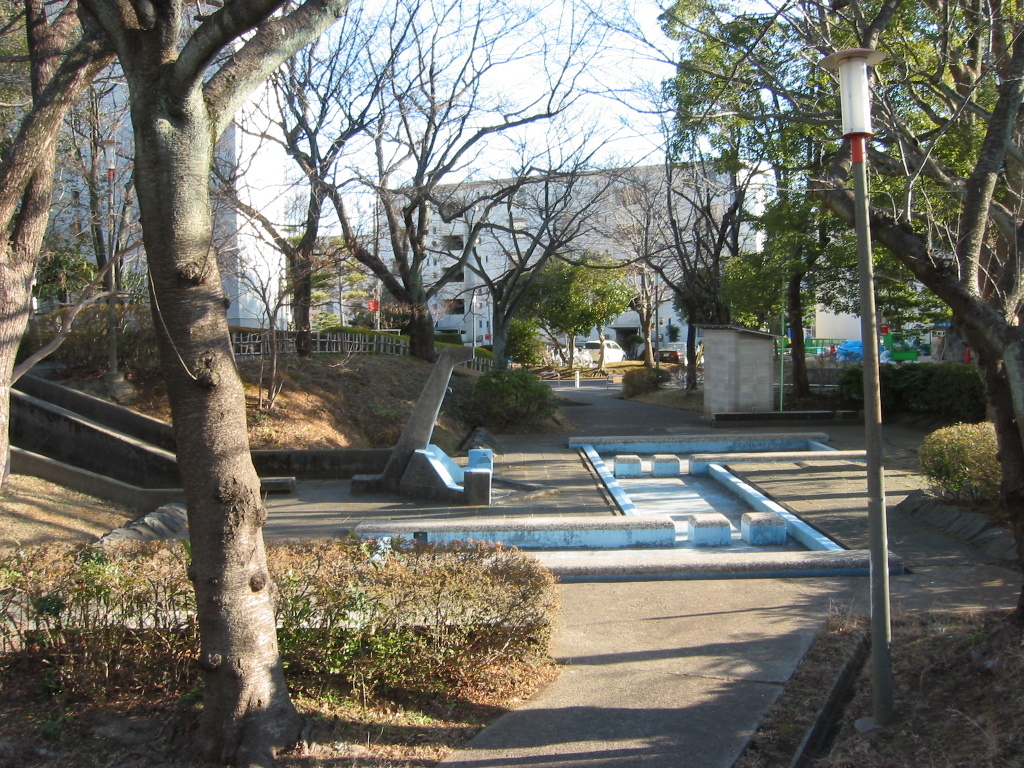 子供の頃に住んでいた団地の目の前の公園