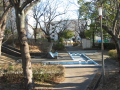 子供の頃に住んでいた団地の目の前の公園