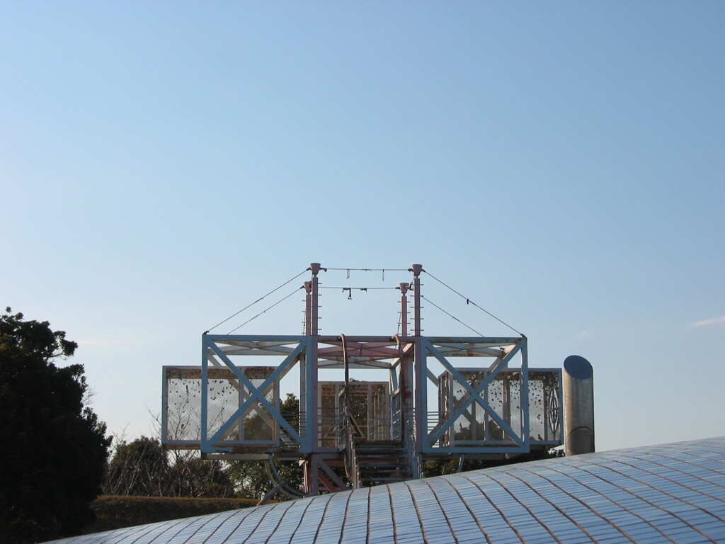 千葉市ポートタワーの中の公園より望む
