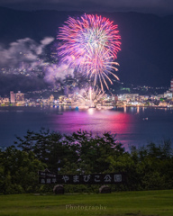 岡谷市から見た諏訪湖花火